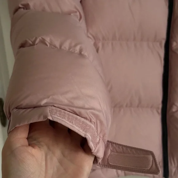 The North Face Nuptse Down Jacket
Grayish Pink / Black – Women’s XL (Korea) - Picture 8 of 14